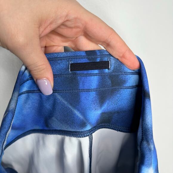 Lululemon Women’s Blue Print Train Times Crop 17" In Mini Blush Blossom Size‎ 4 - Picture 8 of 10